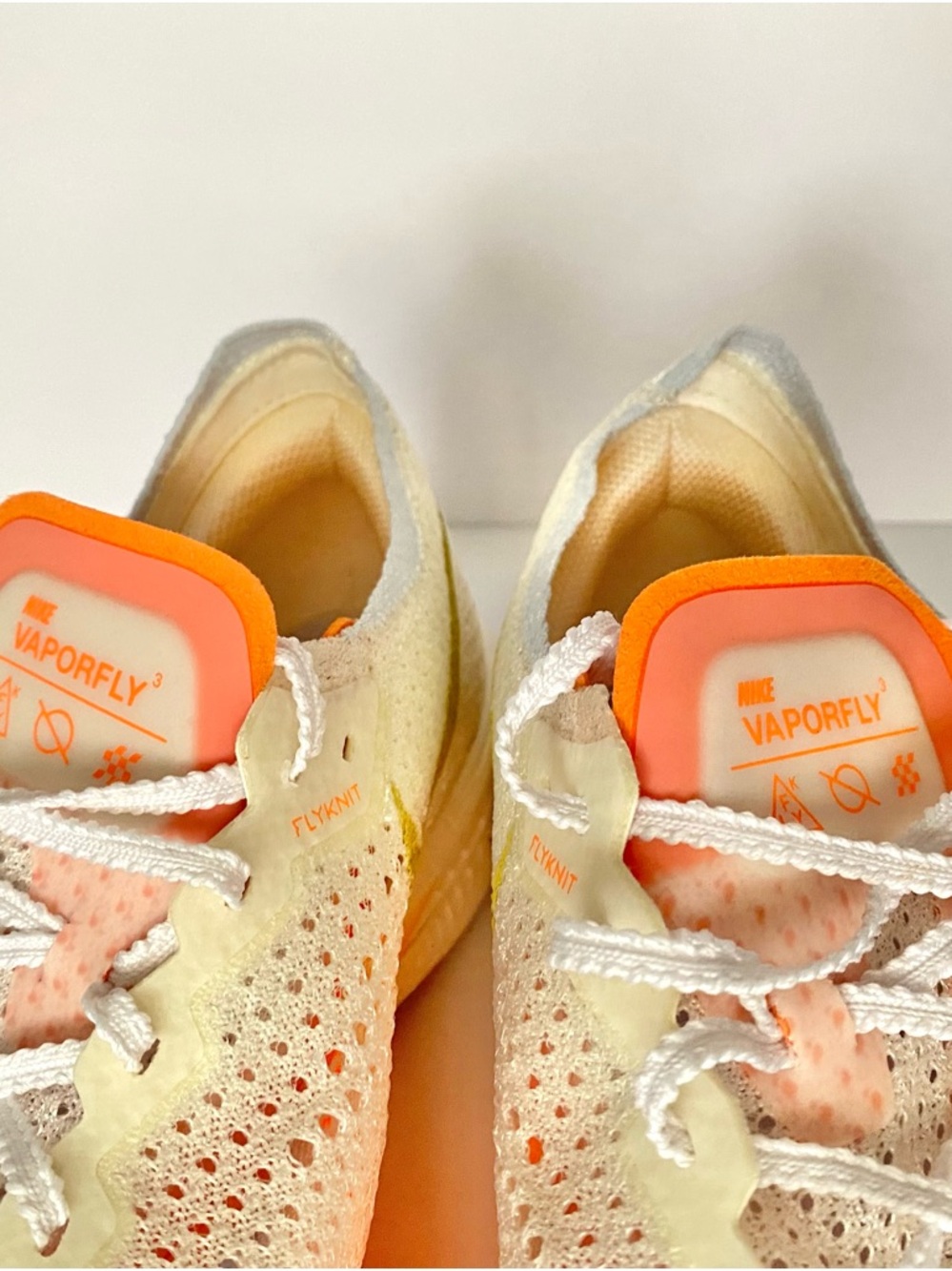 Nike (WMNS) Nike ZoomX Vaporfly Next% 3 'White Orange' Sz 9 - Picture 7 of 12